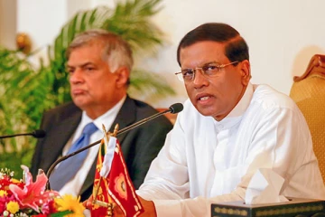 மைத்திரியின் அதிகாரங்களை திட்டமிட்டு பறித்த ரணில்! - காலம் கடந்து வெளியாகியுள்ள தகவல்