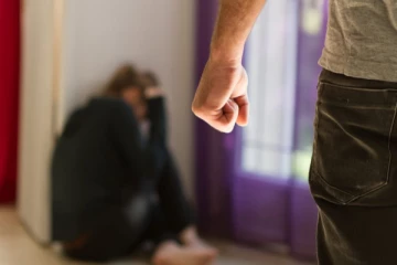 இலங்கையில் குடும்ப வன்முறையால் பாதிக்கபட்ட பெண்கள் தொர்பில் வெளியான அதிர்ச்சி தகவல்