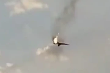 நடுவானில் வெடித்து சிதறிய விமானம்! இராணுவ தளபதி உட்பட 10 பேர் பலி