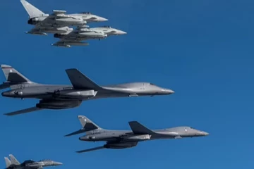 பிரித்தானிய வான்வெளியில் அத்துமீறி நுழைந்த அணுகுண்டு விமானங்கள்! நடுவானில் ஏற்பட்ட குழப்பம்