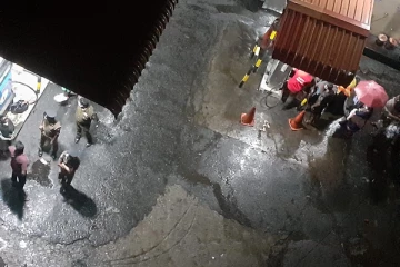 கொழும்பில் திடீரென எரிப்பொருள் நிலையத்தில் குவிந்த மக்களால் குழப்பம்! பொலிஸார் குவிப்பு (VIDEO)