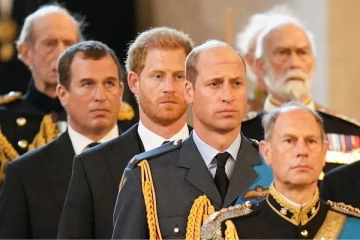 ஹாரியை இளவரசர் வில்லியமால் மன்னிக்க முடியாது: அரச எழுத்தாளர் முக்கிய தகவல்!