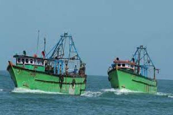 யாழ். கடற்பரப்பில் 22 இந்திய மீனவர்கள் கைது | Jaffna 22 Indian Fishermen Arrested In The Sea