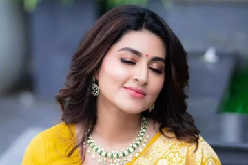 42 வயதிலும் குறையாத அழகு.. ரசிகர்களை திக்கு முக்காட வைக்கும் நடிகை சினேகா