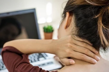 கழுத்து வலியால் அவஸ்தைப்படுறீங்களா? இந்த பயிற்சியை செய்தாலே போதும்