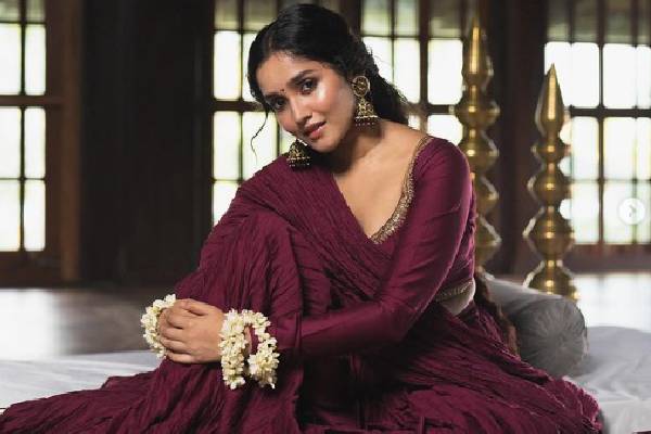 19 வயது நடிகை அனிகாவின் Stylish லுக்கில் வெளியிட்ட வீடியோ.. | 19 Year Old Actress Anikha Surendran New Video