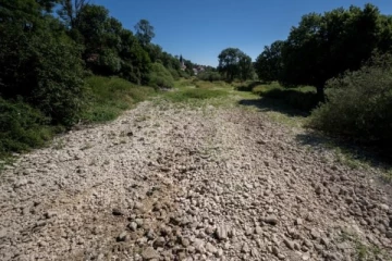 பிரான்ஸ் நாட்டின் பல பகுதிகளுக்கு வறட்சி எச்சரிக்கை... தண்ணீர் பயன்பாட்டுக்கு கட்டுப்பாடு