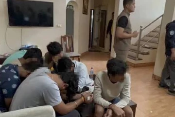 අන්තර්ජාලය හරහා නීතිවිරෝධී සූදුවේ නිරත වූ ඉන්දියානුවන් 8ක් අත්අඩංගුවට