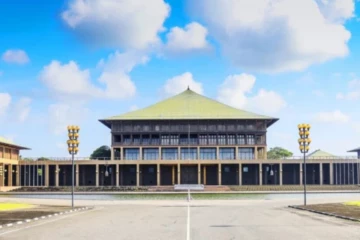 පාර්ලිමේන්තු සභාවාරය ඇරඹෙයි [LIVE]