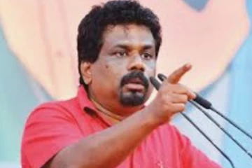 සමාජයේ දැඩි කතා බහකට ලක් වුණු, විරෝධතා හමුවේ අනුරගේ වාහනයට නැග්ගේ කවුදැයි හෙළි කළ අනුර..