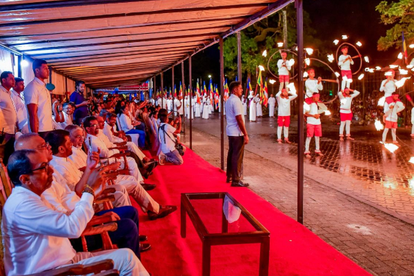 கண்டி எசல பெரஹெராவில் பங்கேற்ற ஜனாதிபதி அனுர | President Anura In The Kandy Esala Perahera கண்டி எசல பெரஹெராவில் பங்கேற்ற ஜனாதிபதி அனுர | President Anura In The Kandy Esala Perahera