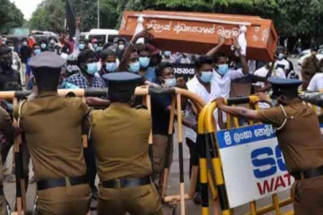 ஆர்ப்பாட்டத்தை தடுக்கச்சென்ற மஹரகம OICக்கு மூன்று மணிநேர சத்திரசிகிச்சை