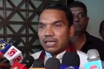 රාජපක්ෂලා හොරකම් කළා කිව්ව බිලියන 18 ඔප්පු කරන්න..මේ ආත්මයේදී තියා ලබන ආත්මයේදීවත් බෑ - උණුසුම මැදම අමතපු නාමල්