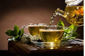 காலையில் க்ரீன் டீ குடித்தால் என்ன நடக்கும் தெரியுமா?