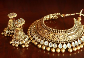 அதிரடியாக இறங்கிய தங்கம் விலை - நகை பிரியர்கள் மகிழ்ச்சி