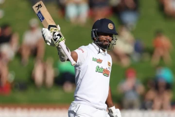 இரண்டு இன்னிங்சிலும் அரைசதம் விளாசிய இலங்கை கேப்டன்!