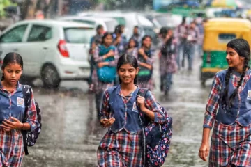 தொடரும் கன மழை - நாளை எந்தெந்த மாவட்டங்களில் பள்ளி கல்லூரிகளுக்கு விடுமுறை?