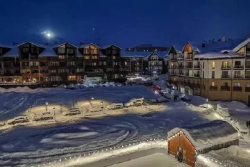 ரிசார்ட்டில் மர்மமாக இறந்து கிடந்த 12 இந்தியர்கள் - என்ன நடந்தது?