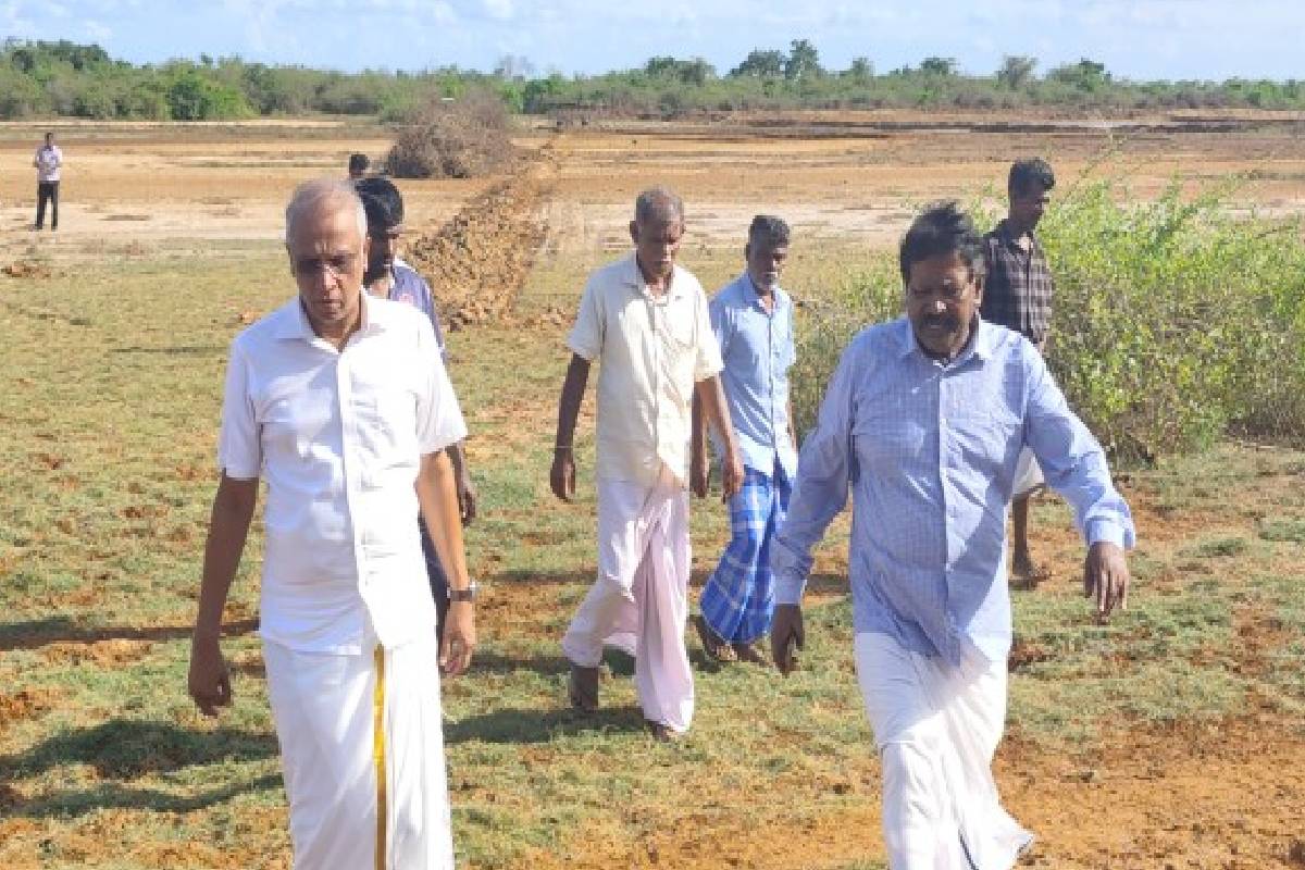 முல்லைத்தீவில் சட்டவிரோத உப்பள விவகாரம் ; நேரில் சென்று ஆராய்ந்த எம்.ஏ.சுமந்திரன் | Illegal Salt Mining Issue Mullaitivu Sumanthiran முல்லைத்தீவில் சட்டவிரோத உப்பள விவகாரம் ; நேரில் சென்று ஆராய்ந்த எம்.ஏ.சுமந்திரன் | Illegal Salt Mining Issue Mullaitivu Sumanthiran