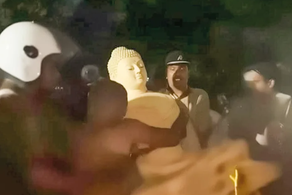 மீண்டும் சூடு பிடிக்கும் தென்னிலங்கை - அதிரடியாக களமிறங்கும் மகிந்த | Mahinda Makes A Big Move