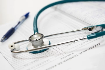 වෛද්‍යවරුන් විශ්‍රාම ගැන්වීමේ කාලය ගැන රජයෙන් අලුත්ම තීරණයක්