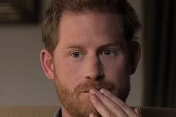 ராஜ குடும்பத்தை மீண்டும் பதற்றம் அடைய செய்துள்ள ஹரி... இம்முறை இரகசியமாக என்ன செய்திருக்கிறார் பாருங்கள்!