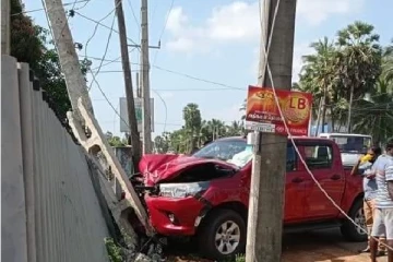 யாழ். நாவற்குழிப் பகுதியில் விபத்து! (Photos)