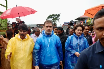 வயநாட்டில் ராகுல் காந்தி...பாதிக்கப்பட்டவர்களுக்கு நேரில் ஆறுதல்!!