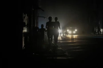 இருளில் மூழ்கும் யாழ் நெடுத்தீவு; மக்கள் விசனம்!