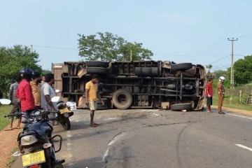 வவுனியாவில் பயங்கர விபத்து சம்பவம்: ஒருவர் வைத்தியசாலையில் அனுமதி!