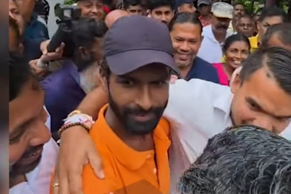 நாமல் ராஜபக்ஷவுடன் இளைஞர் ஒருவர் கடும் வாக்குவாதம்; கடைசியில் நிகழ்ந்த சம்பவம் | Youth Argument With Namal Rajapaksa நாமல் ராஜபக்ஷவுடன் இளைஞர் ஒருவர் கடும் வாக்குவாதம்; கடைசியில் நிகழ்ந்த சம்பவம் | Youth Argument With Namal Rajapaksa