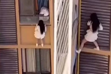 காதலனுடன் உல்லாசம்; திடீரென வந்த மனைவி - 10வது மாடி பால்கனியில் தொங்கிய காதலி