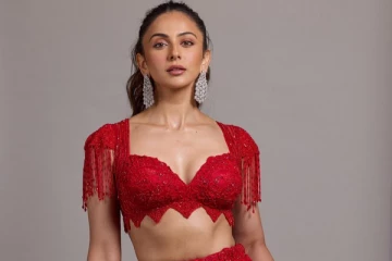 ரெட் ஹாட் உடையில் ராகுல் ப்ரீத் சிங்! உச்சகட்ட கிளாமர் ஸ்டில்கள்