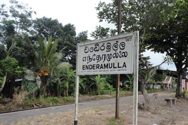 கழன்று தனியே சென்ற தொடருந்து எஞ்சின்: நடு வீதியில் நின்ற பெட்டிகள்! | Train Engine Broke Away From Its Coaches