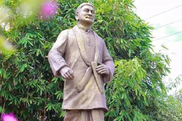 ஆர்ப்பாட்டத்தில் உடைக்கபட்ட டி.ஏ ராஜபக்ஷ சிலை மீண்டும் புனரமைப்பு