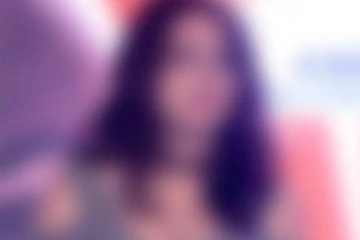 சும்மால்லாம் வர முடியாது, காசு தந்தால் போதும்.. அரசியல்வாதியிடம் பேரம் பேசி மகிழ்வித்த நடிகை..