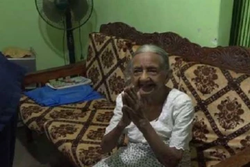 இலங்கையில் கொரோனா தடுப்பூசி போட்டுக்கொண்ட 103 வயது தாய்!