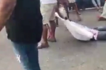 ජනපති පිළිරුව පාර දිගේ ඇදගෙන යයි.. අද ඝෝඨා ගෝ ගමේදි සිදු වූ සමාජ මාධ්ය කැළඹූ සිදුවීම (VIDEO)