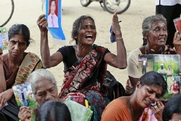 நட்ட ஈடும் வேண்டாம் மரணசான்றிதழும் வேண்டாம் எங்கள் குழந்தைகளை ஒப்படை- அடைமழையிலும் உறவுகளின் கதறல்!