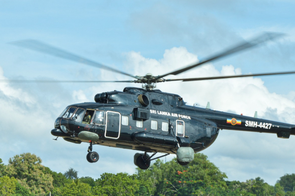 வெள்ளத்தில் சிக்கித் தவித்த 33 பேரை காப்பாற்றிய விமானப்படை | 33 Persons Were Trapped Due To Floods In Giribawa