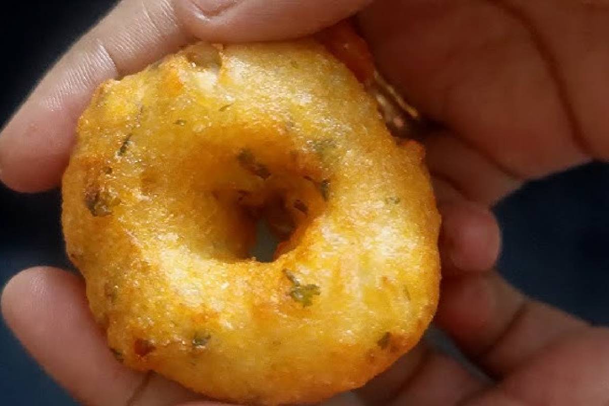 மொறு மொறு சுவையில் உளுந்து வடை வேண்டுமா? இப்படி செய்ய உளுந்தே தேவையில்லை! | How To Make A Medu Vada Within 10 Minites