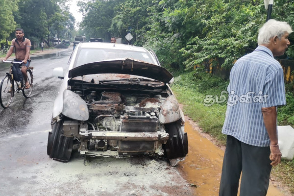 திடீரென தீப்பற்றி எரிந்த சொகுசு கார் (Photo) | A Luxury Car That Caught Fire Suddenly