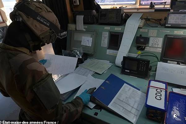 பிரித்தானியாவின் உதவி.. அதிரடி காட்டிய பிரெஞ்சு கடற்படை: சிக்கிய ரஷ்ய எண்ணெய் கப்பல் | France Seize Russian Oil Tanker