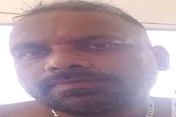 பெண்மீது அசிட் வீச்சு : சந்தேகநபரை கைது செய்ய பொதுமக்களின் உதவியை நாடும் காவல்துறை | Police Seek Publics Help To Arrest Suspect பெண்மீது அசிட் வீச்சு : சந்தேகநபரை கைது செய்ய பொதுமக்களின் உதவியை நாடும் காவல்துறை | Police Seek Publics Help To Arrest Suspect