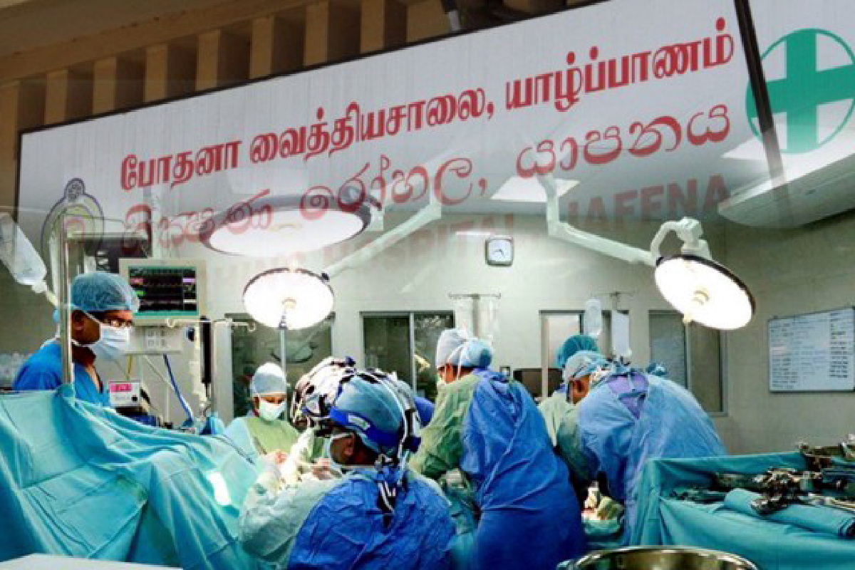 யாழில் மனைவி மற்றும் சகோதரன் மீதும் கணவன் கத்தி குத்து தாக்குதல்! | Husband Stabs Wife And Brother In Jaffna