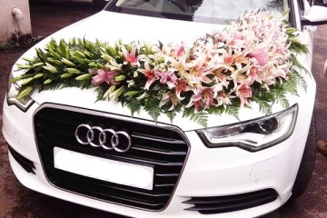 කොරෝනා අස්සෙ මංගල රථයක් අතරමග නතර වෙයි - සැප රියෙන් බැස්සවූ පිරිසක් ජෝඩුවට කරපු අමුතු විහිලුව..