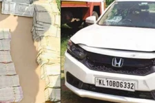 காருக்குள் இருந்த 4 ரகசிய அறைகள்! அதை சோதனையிட்ட பொலிசாருக்கு காத்திருந்த அதிர்ச்சி