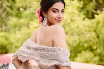 நடிகை மீனாட்சி சவுத்ரி அழகிய போட்டோஷூட்