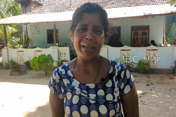 தேராவிலில் கத்திமுனையில் நகை, பணம் கொள்ளை | Jewellery Money Looted In Theravil