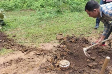 10 கிலோ எடையுள்ள அதிசக்தி வாய்ந்த வெடிகுண்டு கண்டெடுப்பு - சத்தீஸ்கரில் பரபரப்பு